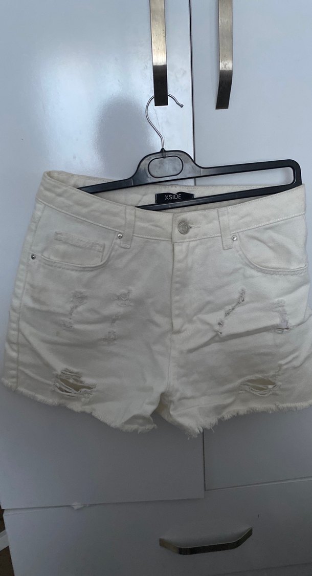 Beyaz Yırtık Kadın Kot Şort - Görsel 2