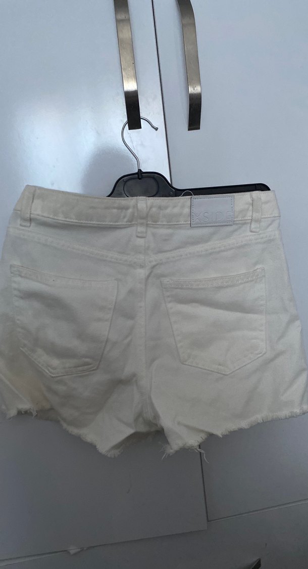 Beyaz Yırtık Kadın Kot Şort - Görsel 3