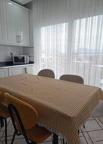 Bej ve Gri Kareli Dantelli Masa Örtüleri - Görsel 3