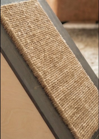 Modern Üçgen Kedi Evi ve Tırmalama Tahtası - Görsel 4