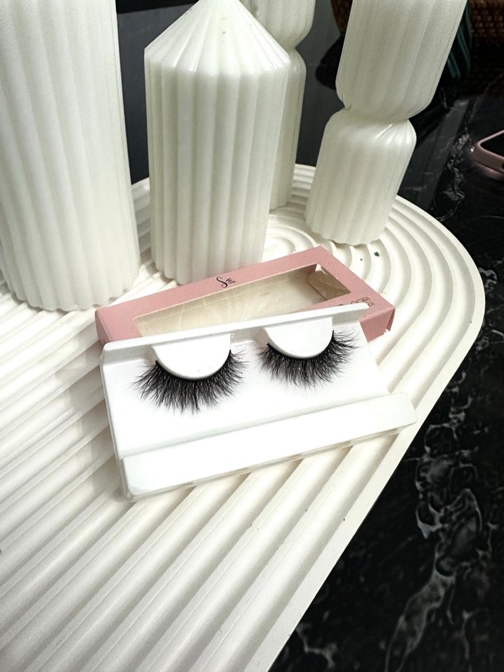 Ultra Hacimli ve Doğal Görünümlü Takma Kirpik - Görsel 2