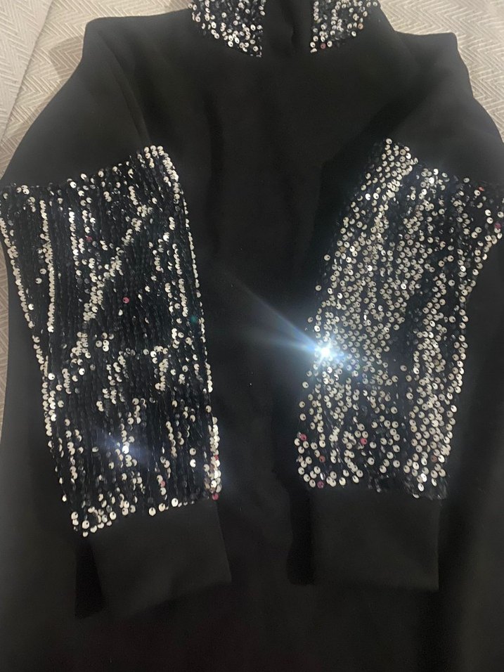 Pul İşlemeli Siyah Kapüşonlu Kadın Ceket - Görsel 3