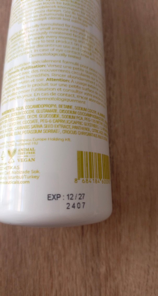 COSMED Günlük Nemlendirici Yüz Temizleme Jeli 200ml - Görsel 3