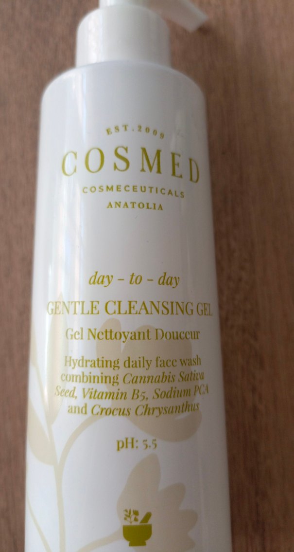 COSMED Günlük Nemlendirici Yüz Temizleme Jeli 200ml - Görsel 5