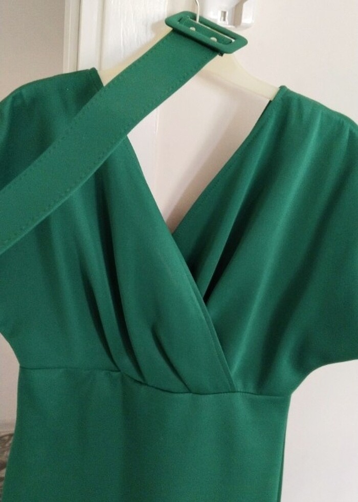 Yeşil elbise - Görsel 2
