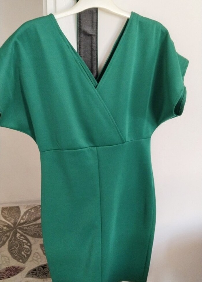 Yeşil elbise - Görsel 3