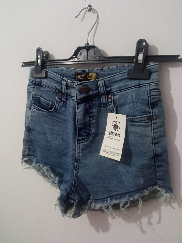 Düğmeli Mini Kot Şort - Görsel 2