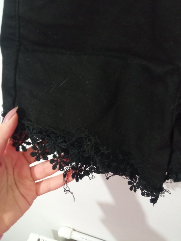 Siyah Dantelli Mini Kot Şort - Görsel 3