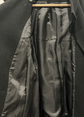 Düğmeli Siyah Kaban - Görsel 4