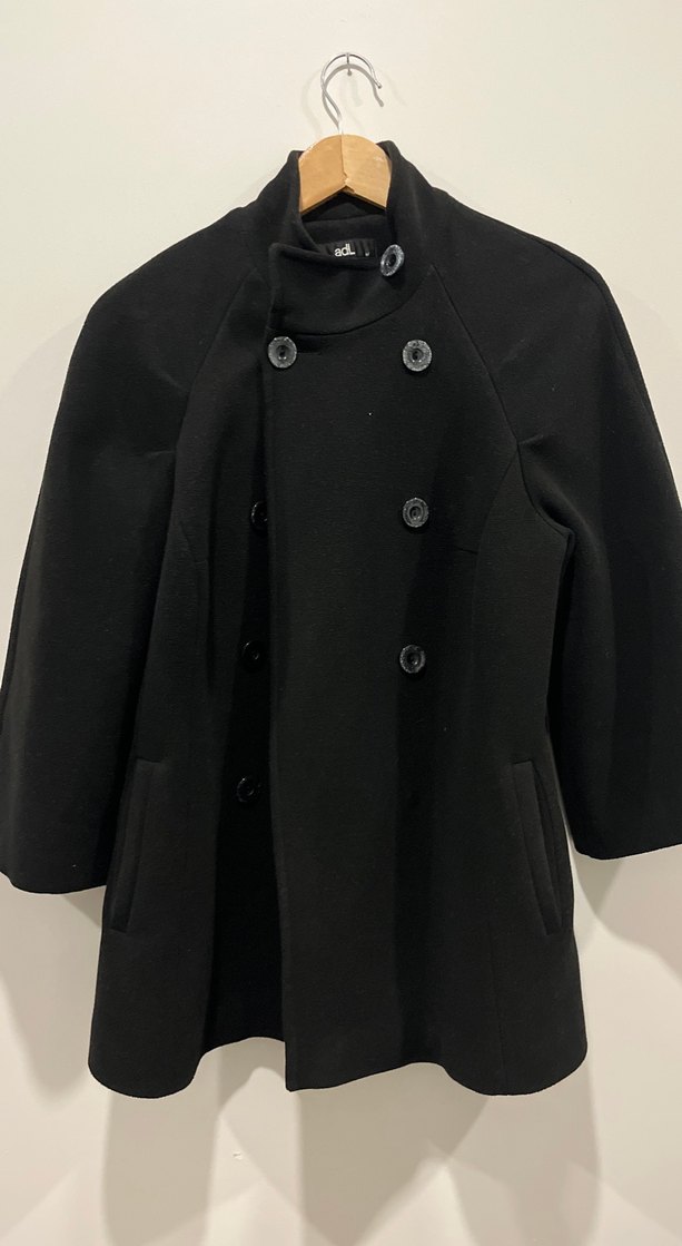 Düğmeli Siyah Kaban - Görsel 2