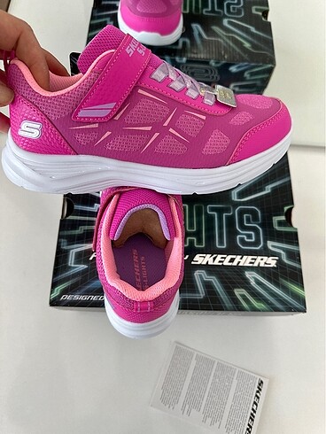32 Beden Skechers ışıklı 20cm