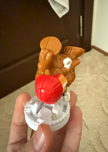 Kırmızı Şapkalı Camel Renkli Aksiyon Figürü - Görsel 4