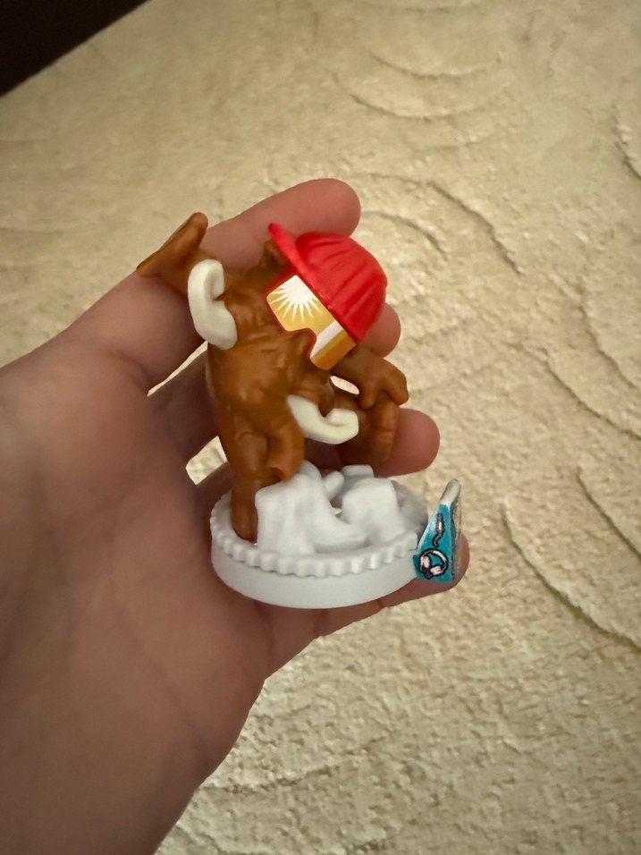 Kırmızı Şapkalı Camel Renkli Aksiyon Figürü - Görsel 2