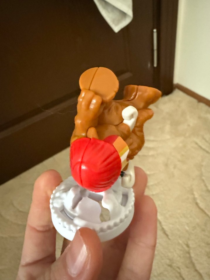 Kırmızı Şapkalı Camel Renkli Aksiyon Figürü - Görsel 4