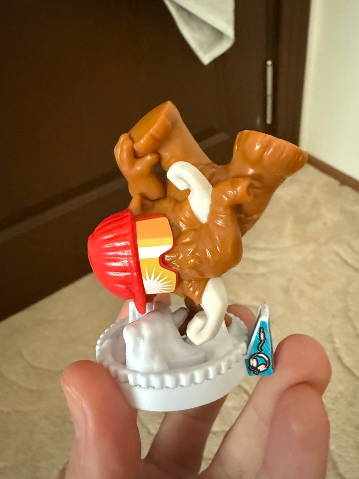 Kırmızı Şapkalı Camel Renkli Aksiyon Figürü - Görsel 3