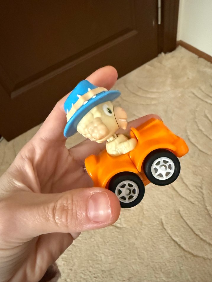 Kinder Max Egg Koyunlu Oyuncak Araba - Görsel 2