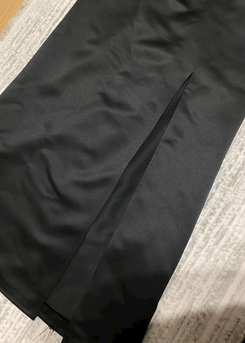 Beyaz askısız uzun siyah elbise - Görsel 5