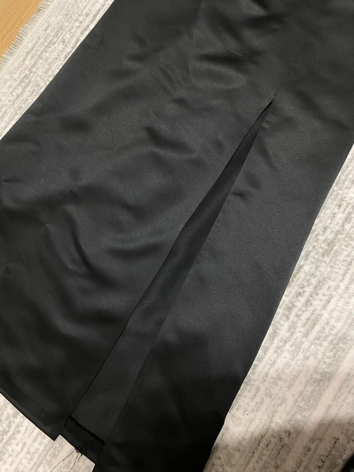 Beyaz askısız uzun siyah elbise - Görsel 5