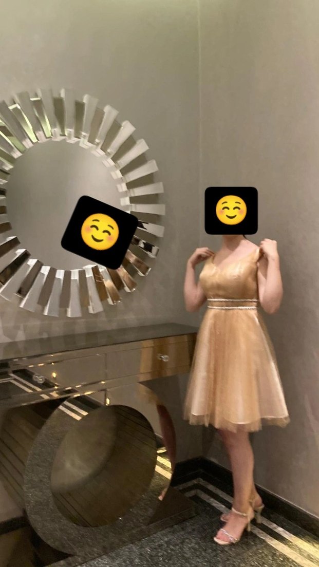 Parlak Altın Midi Elbise, V Yaka, Kemerli - Görsel 2