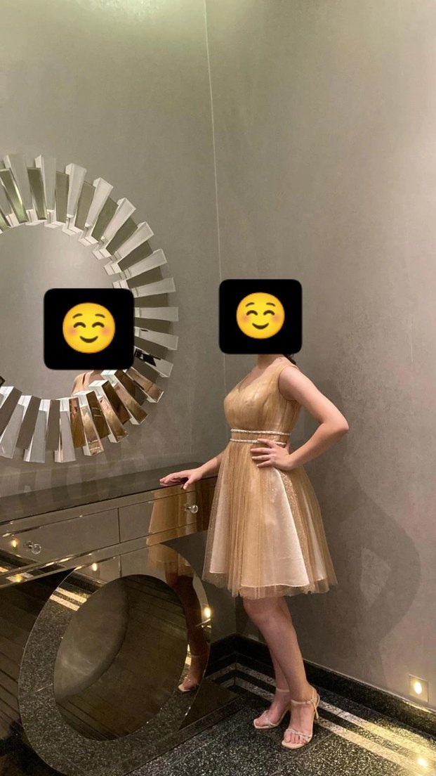 Parlak Altın Midi Elbise, V Yaka, Kemerli - Görsel 3