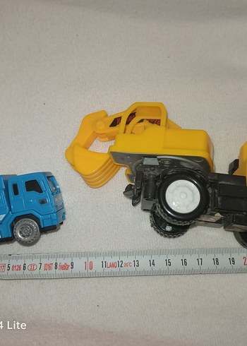 Sarı ve Mavi Renkli Oyuncak İş Araçları - Görsel 2