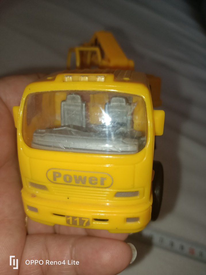 Sarı ve Mavi Renkli Oyuncak İş Araçları - Görsel 4