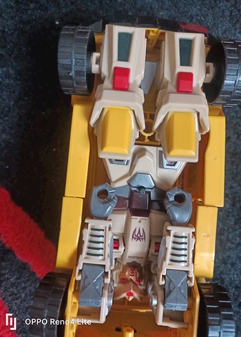 Sarı Renkli Oyuncak robota donusen Araba - Görsel 5