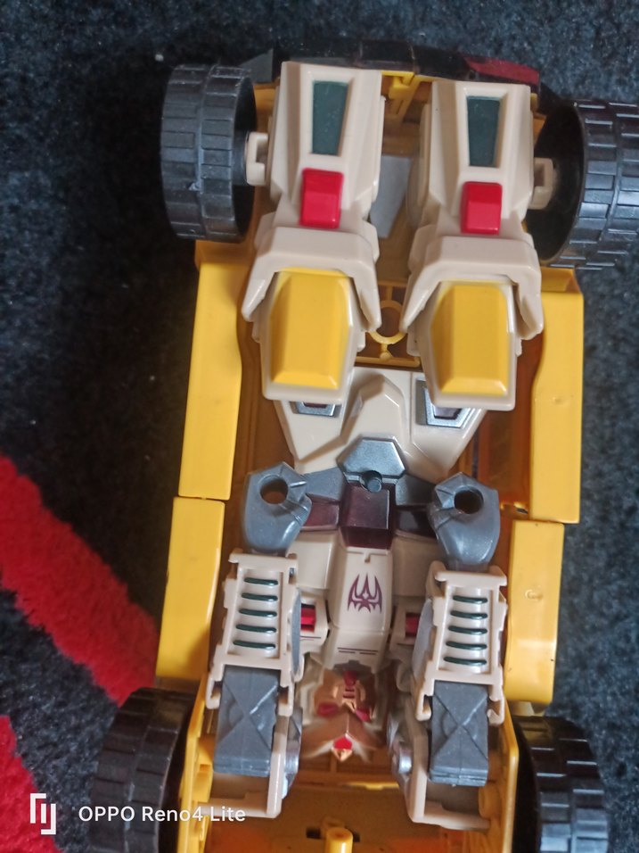 Sarı Renkli Oyuncak robota donusen Araba - Görsel 5