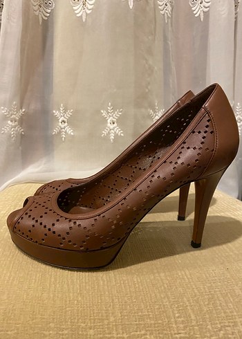 GUCCI Delikli, Bej Deri Topuklu Kadın Ayakkabı - Görsel 4