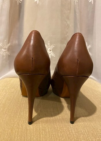 GUCCI Delikli, Bej Deri Topuklu Kadın Ayakkabı - Görsel 6