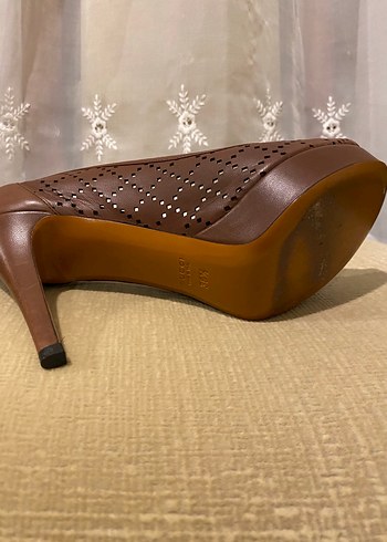GUCCI Delikli, Bej Deri Topuklu Kadın Ayakkabı - Görsel 7
