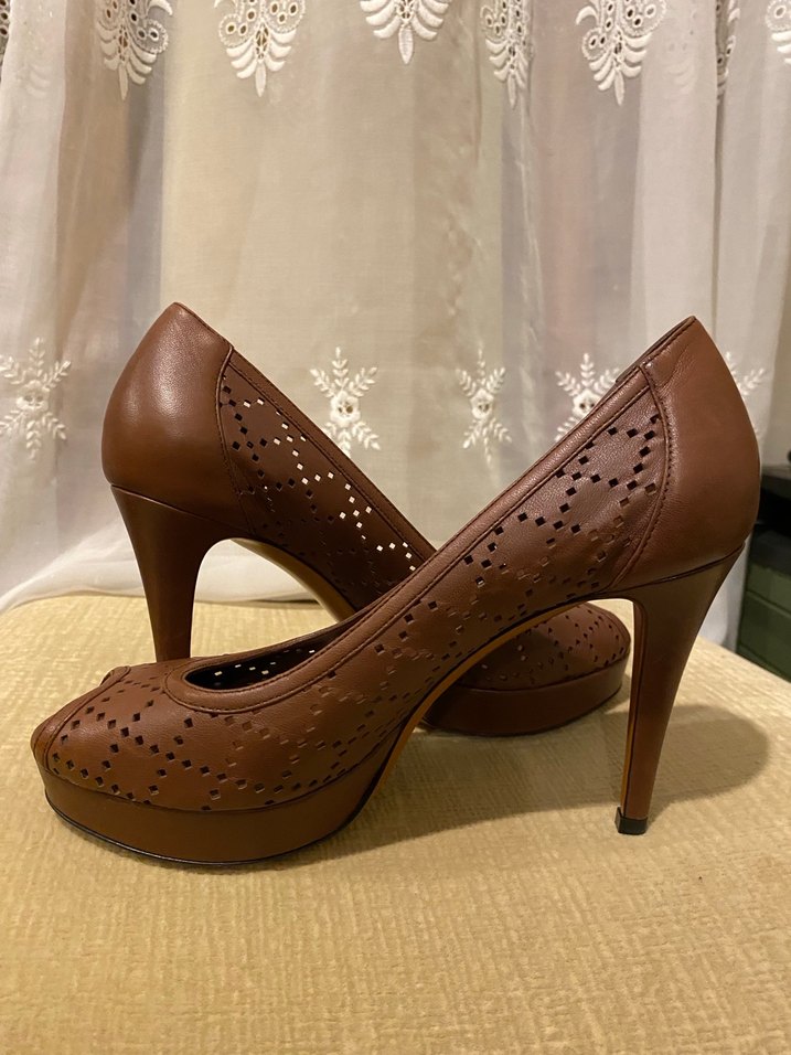 GUCCI Delikli, Bej Deri Topuklu Kadın Ayakkabı - Görsel 3