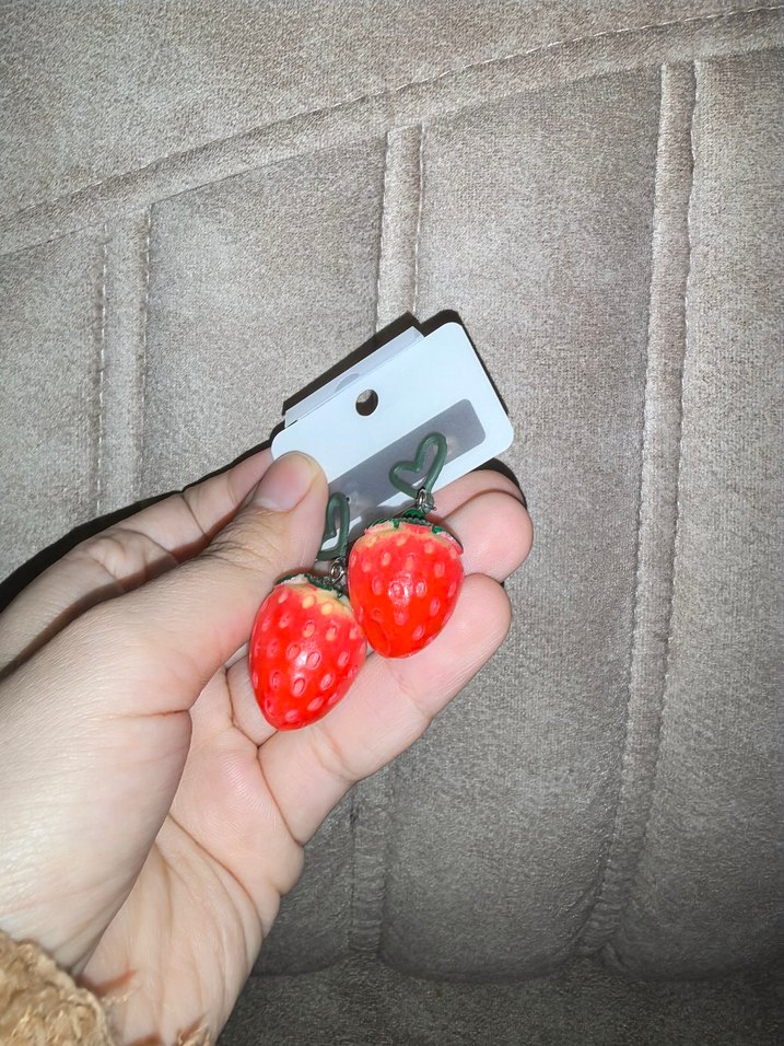 Yeşil kalpli Çilek Küpeler - Görsel 3