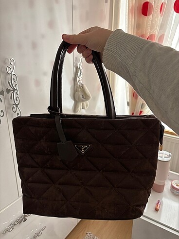 Prada El çantası