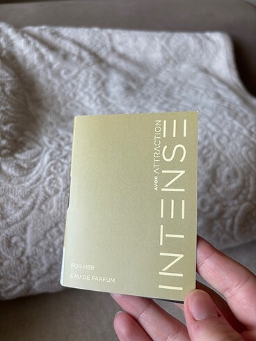 Avon Attraction Intense Parfüm numune