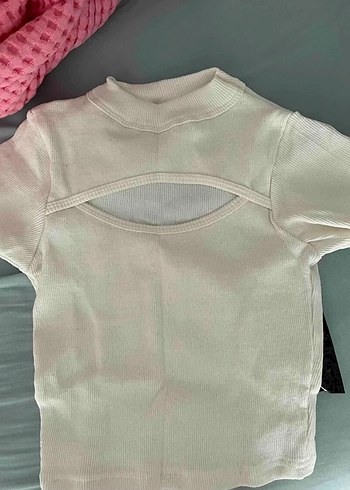 Zincir Detaylı Beyaz Crop Top - Görsel 2