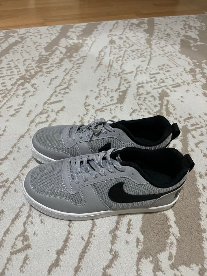 Gri Bağcıklı Nike Spor Ayakkabı - Görsel 2