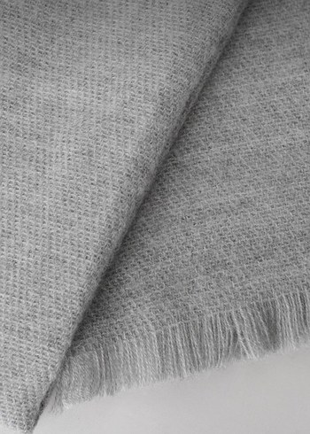 Gri Düz Desen Uzun Yumuşak Dokulu Şal - Görsel 2