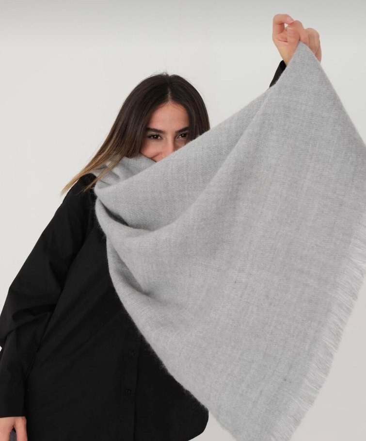 Gri Düz Desen Uzun Yumuşak Dokulu Şal - Görsel 3