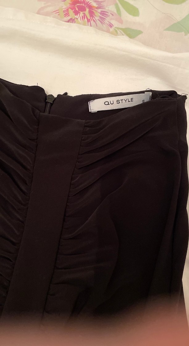 Büzgülü yırtmaçlı midi etek - Görsel 2