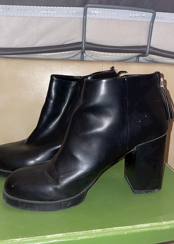 Siyah Deri  Topuklu Kadın Botları - Görsel 2