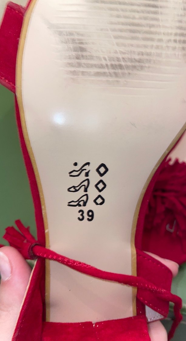 Kırmızı Süet Fırfırlı Yüksek Topuklu Kadın Ayakkabı - Görsel 3