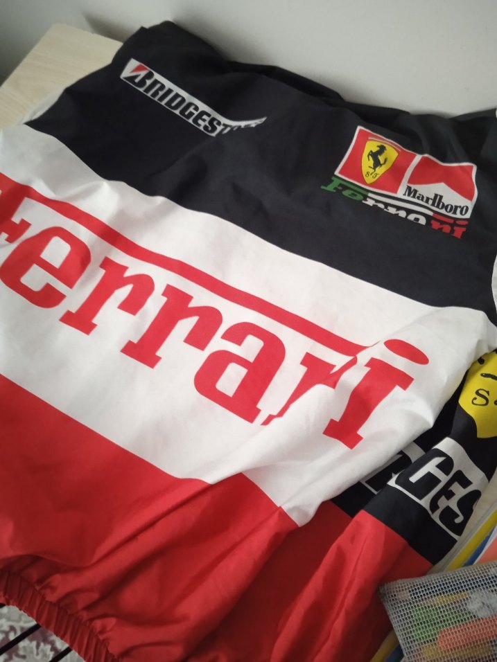 Biker Tarzı Ferrari Baskılı Kırmızı-siyah yağmurluk - Görsel 2