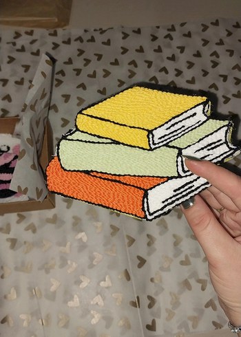 Punch işlemeli Kitaplar bardak altlığı - Görsel 3