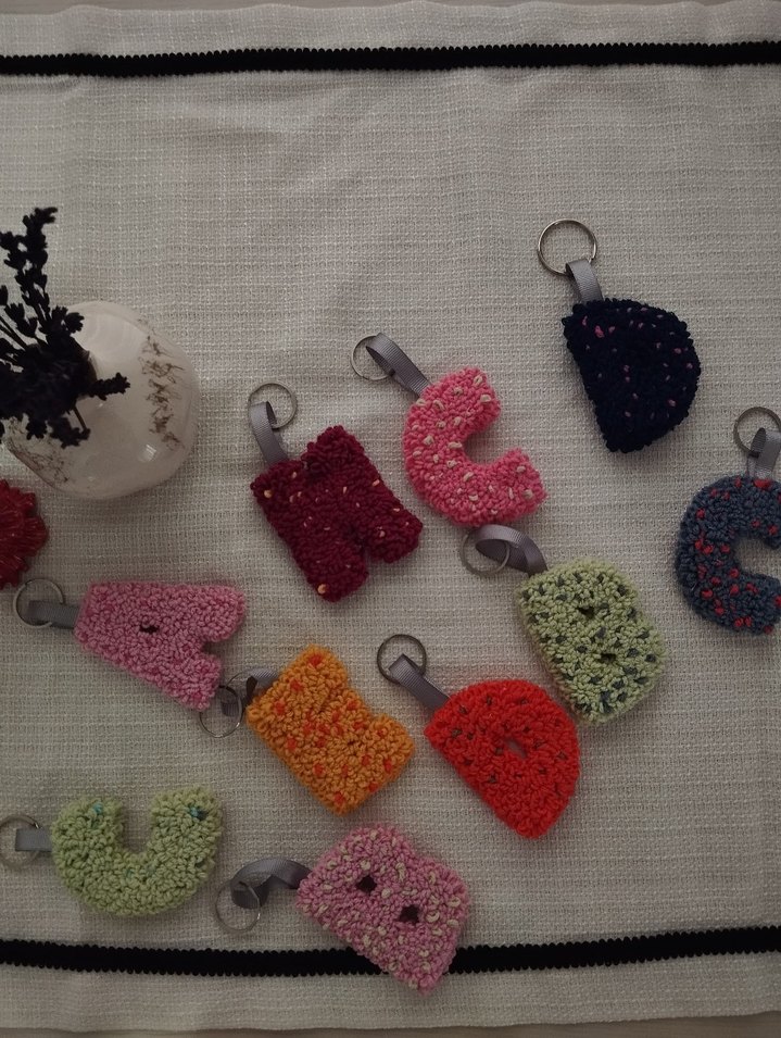 A harfi Renkli Örgü Bohem Anahtarlık - Görsel 4
