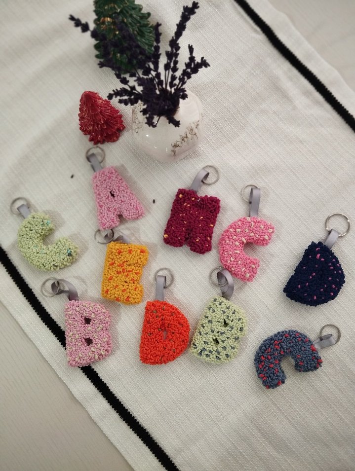 A harfi Renkli Örgü Bohem Anahtarlık - Görsel 2