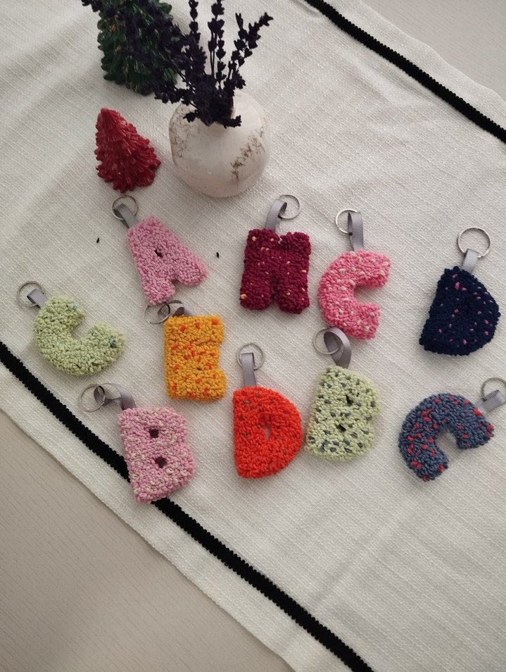 Sarı renkli punch b harfi 
İşlemeli Bohem Anahtarlık - Görsel 5