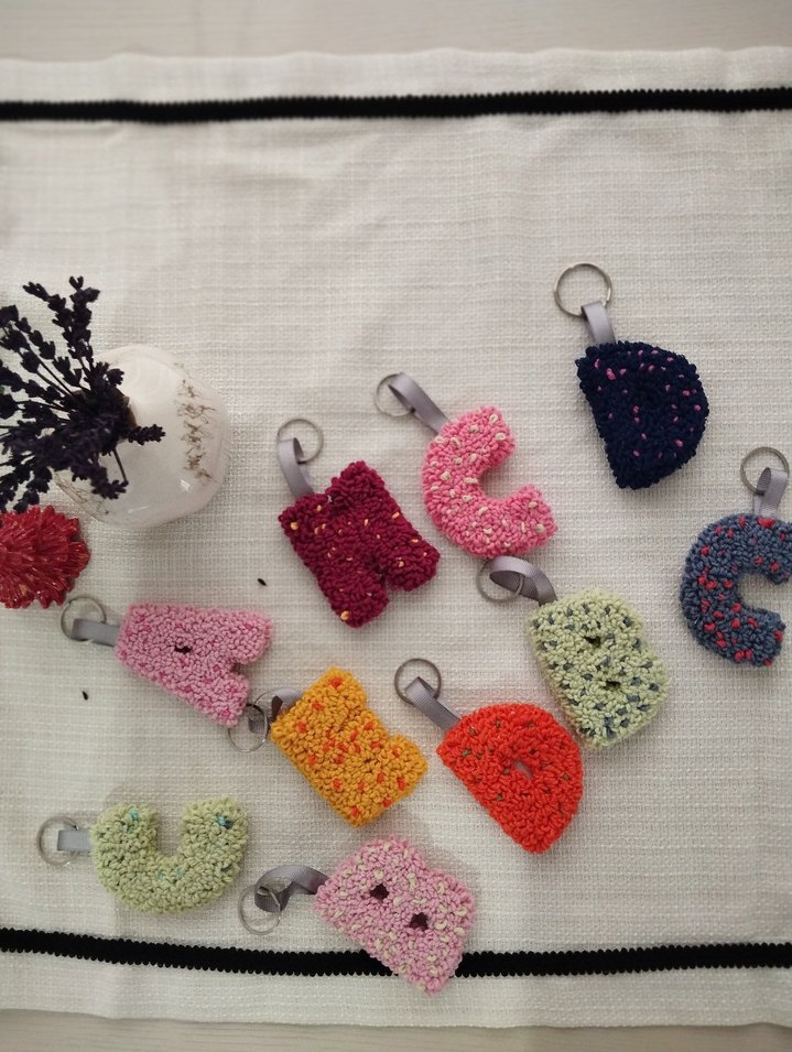 Sarı renkli punch b harfi 
İşlemeli Bohem Anahtarlık - Görsel 3