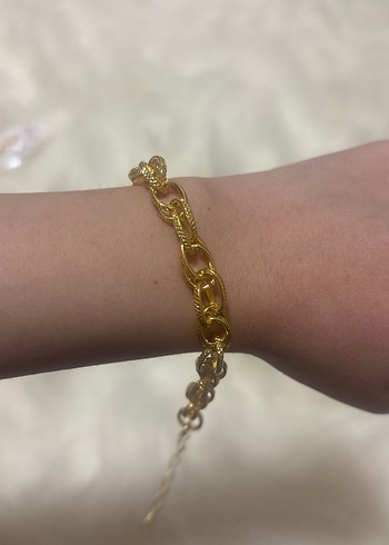 Zincir Detaylı Parlak Altın Bileklik - Görsel 2