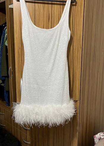 Tüy Detaylı Beyaz Mini Elbise - Görsel 2